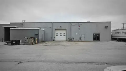Flex Space with Glass Overhead Door