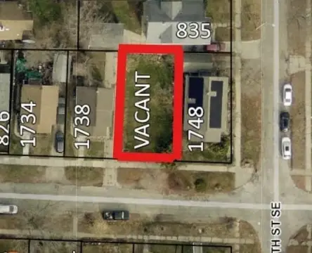 Land in Cedar Rapids, IA