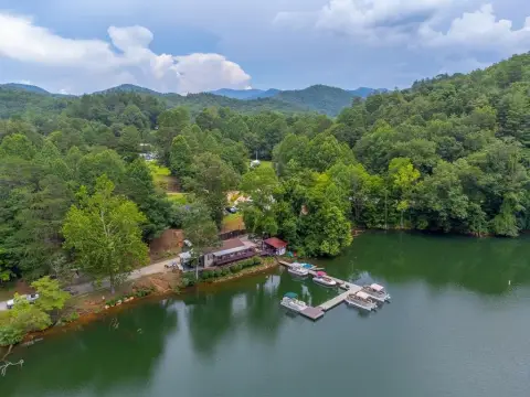 Lakefront Marina with Boat Rentals
