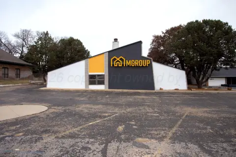 Versatile Commercial Building in Amarillo