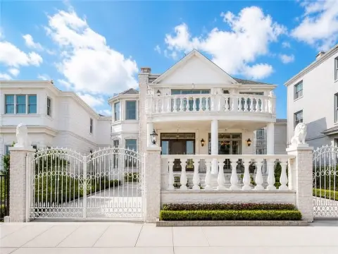 Luxurious Detached Brooklyn Residence