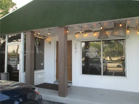 Freestanding Commercial Building with Parking