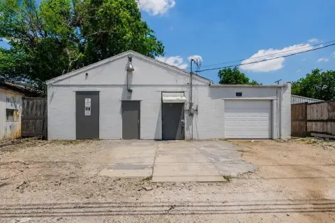 Versatile Industrial Property in Fort Worth