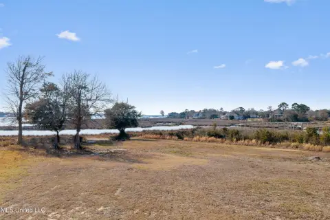 Waterfront Estate Lot with 400 Ft
