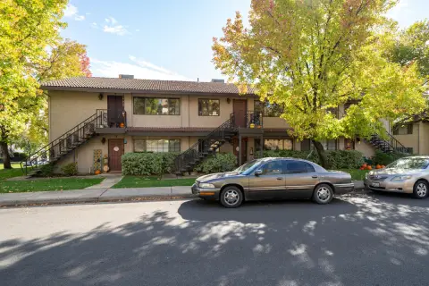 Two-Story 6-Plex with Laundry