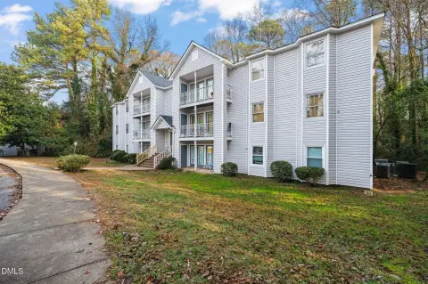 Updated Condo Near Downtown Raleigh