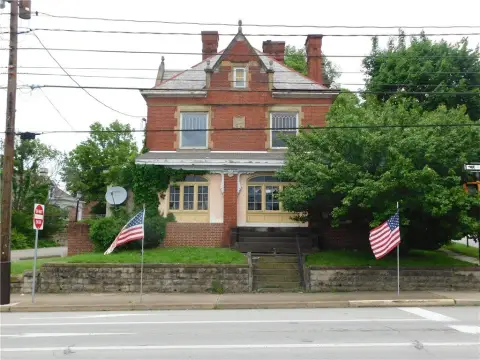 Mixed-Use Building With Apartment
