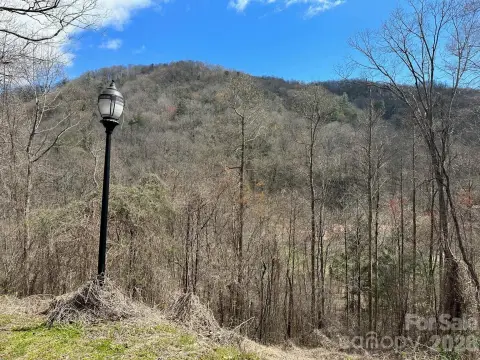 Unrestricted Land in Tuckaway Ridge