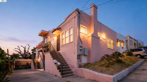 Duplex with Side Yard