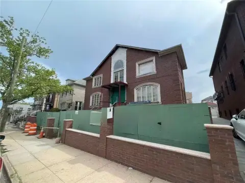 Detached Single-Family with Private Driveway