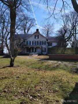 Mixed-Use Estate Property