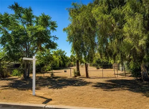 CG1 Commercial Land