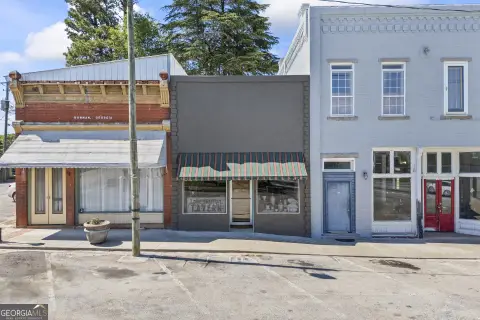 Renovated Commercial Building in Bowman