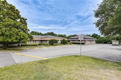 Versatile Commercial Space on Wheatland