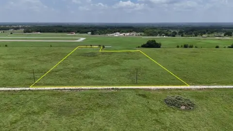 Spacious Residential-Agricultural Lot in Mexia