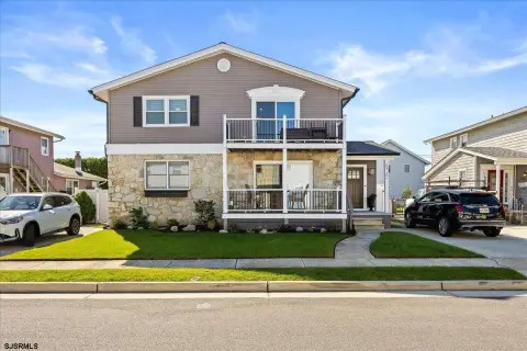 Top-Floor Condominium with Balcony