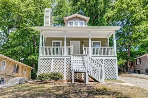 Cottage with Private Second-Level Suite