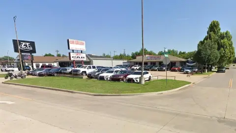 Automotive Property with Enclosed Carport