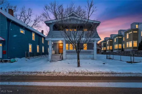 Updated Duplex in Detroit Shoreway