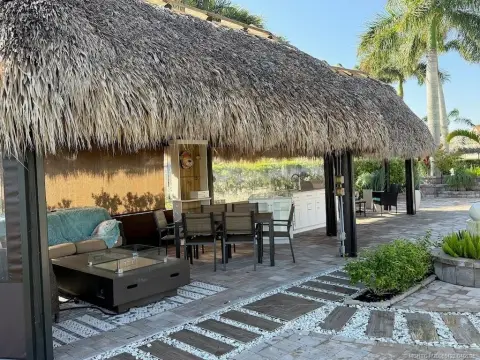 Waterfront & Golf-Front Tiki Lot