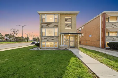 Renovated Multifamily Building in Ashburn