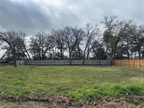 Residential Land in Dallas, TX