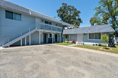 Five-Unit Apartment Building with Courtyard