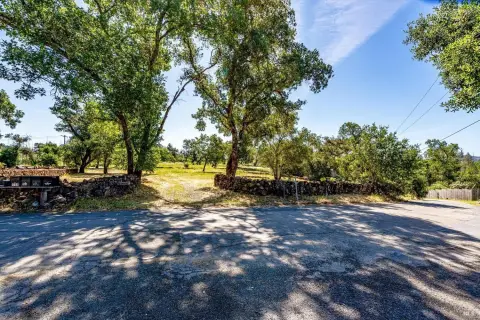 Large Residential Lot in St. Helena