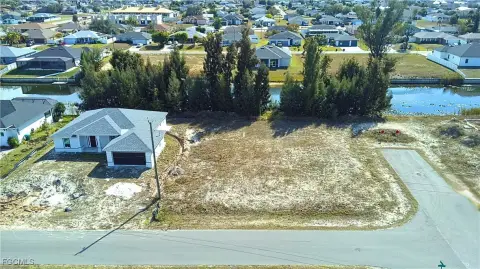 Waterfront Lot on Hermosa Canal