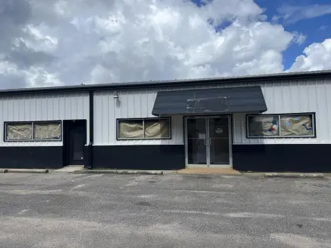 Open-Plan Specialty Commercial Suite