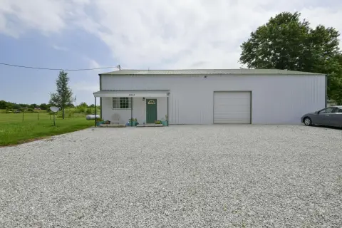 Machine Shop with Living Quarters