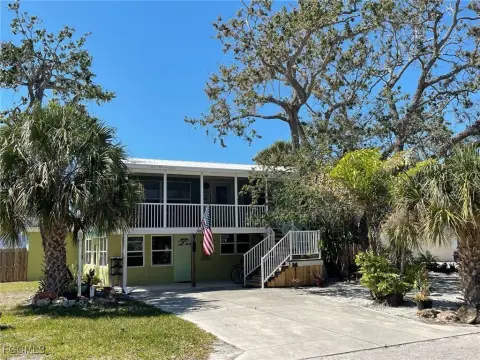 Remodeled Duplex Near Sandy Beach