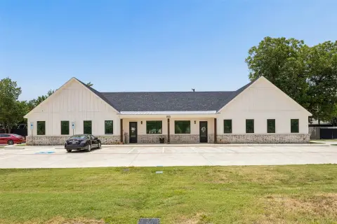Flex Office with Climate-Controlled Warehouse