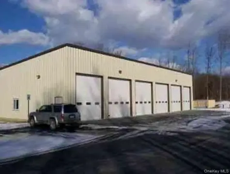 Insulated Flex Space with Overhead Doors