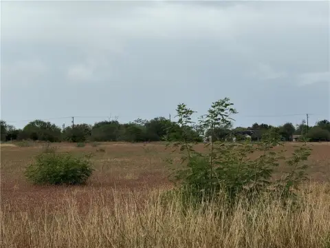 Residential Land in Alice, Texas