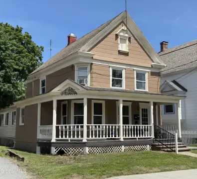 Spacious Duplex in Hudson Falls