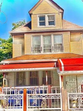 Detached Duplex With Private Parking