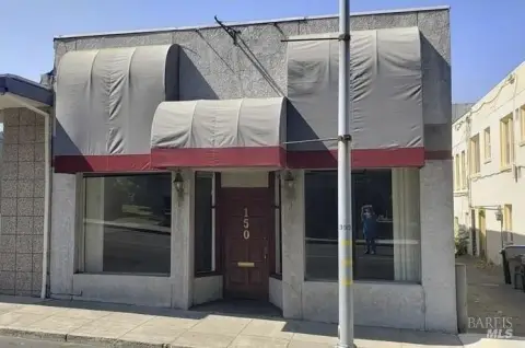 Lakeport Office and Retail Building