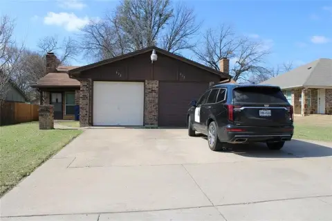 Income-Producing Duplex in Burleson, TX