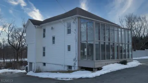Freestanding Commercial Showroom Building