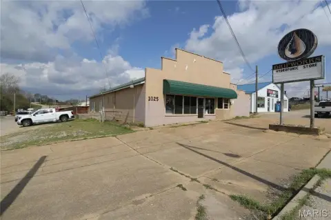 Retail Building with Remodeled Upper Level