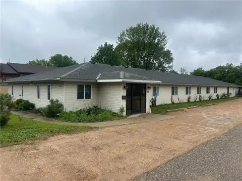 Versatile Commercial Building in Glencoe