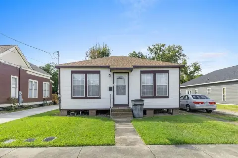 Turnkey Triplex in Historic District