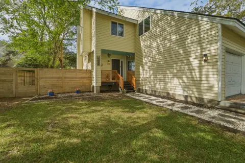 Renovated Townhome Near Charleston
