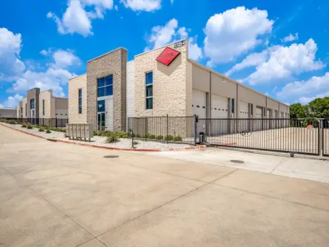 Climate-Controlled Warehouse Unit