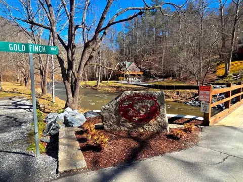 Mountain Homesite in Rivers Edge