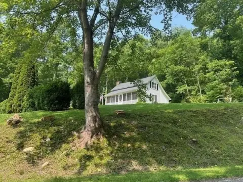 Charming 1930s Farmhouse on Acre