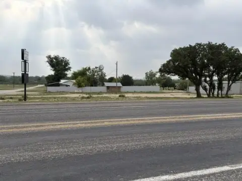 Land on Highway in Mertzon