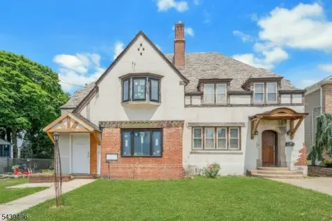 Side-by-Side Duplex With Heated Garage