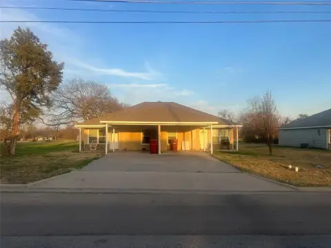 Bonham, TX Duplex For Sale